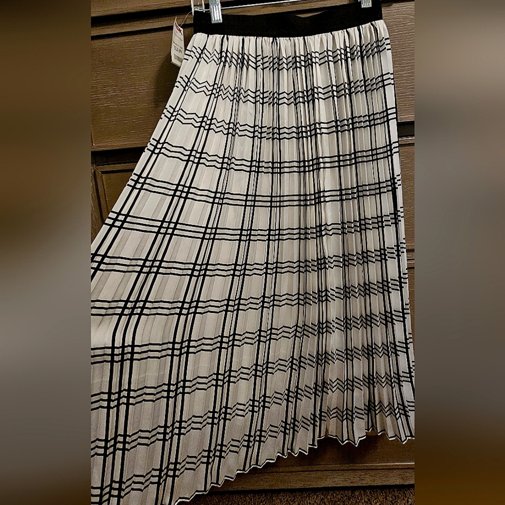 Pleated Midi flowy Skirt